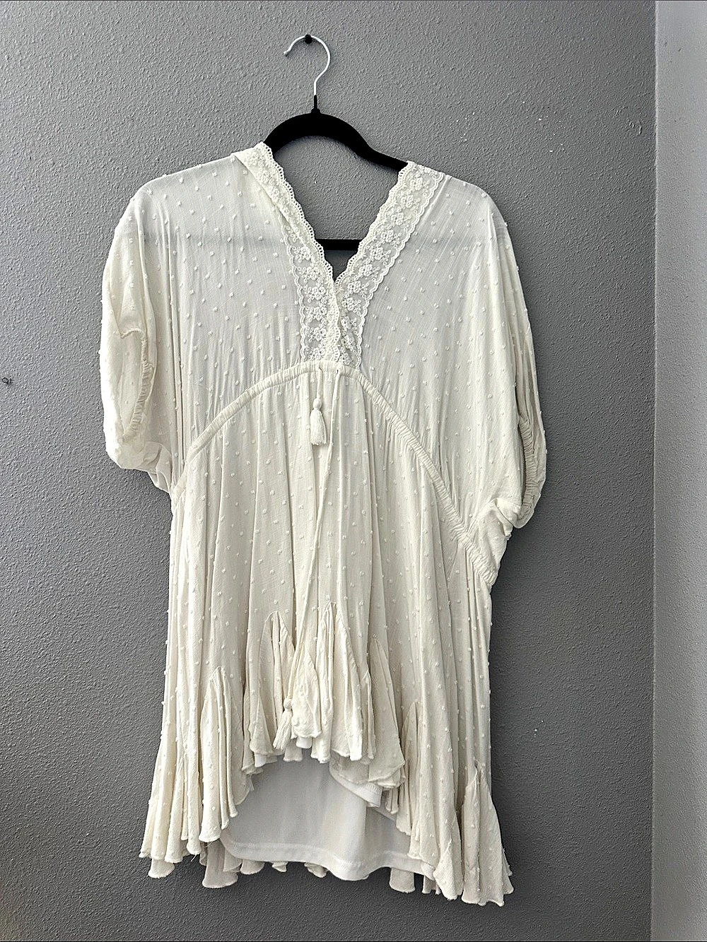 Aakaa Lace Trim Swiss Dot Blouse in White Size Medium Like New